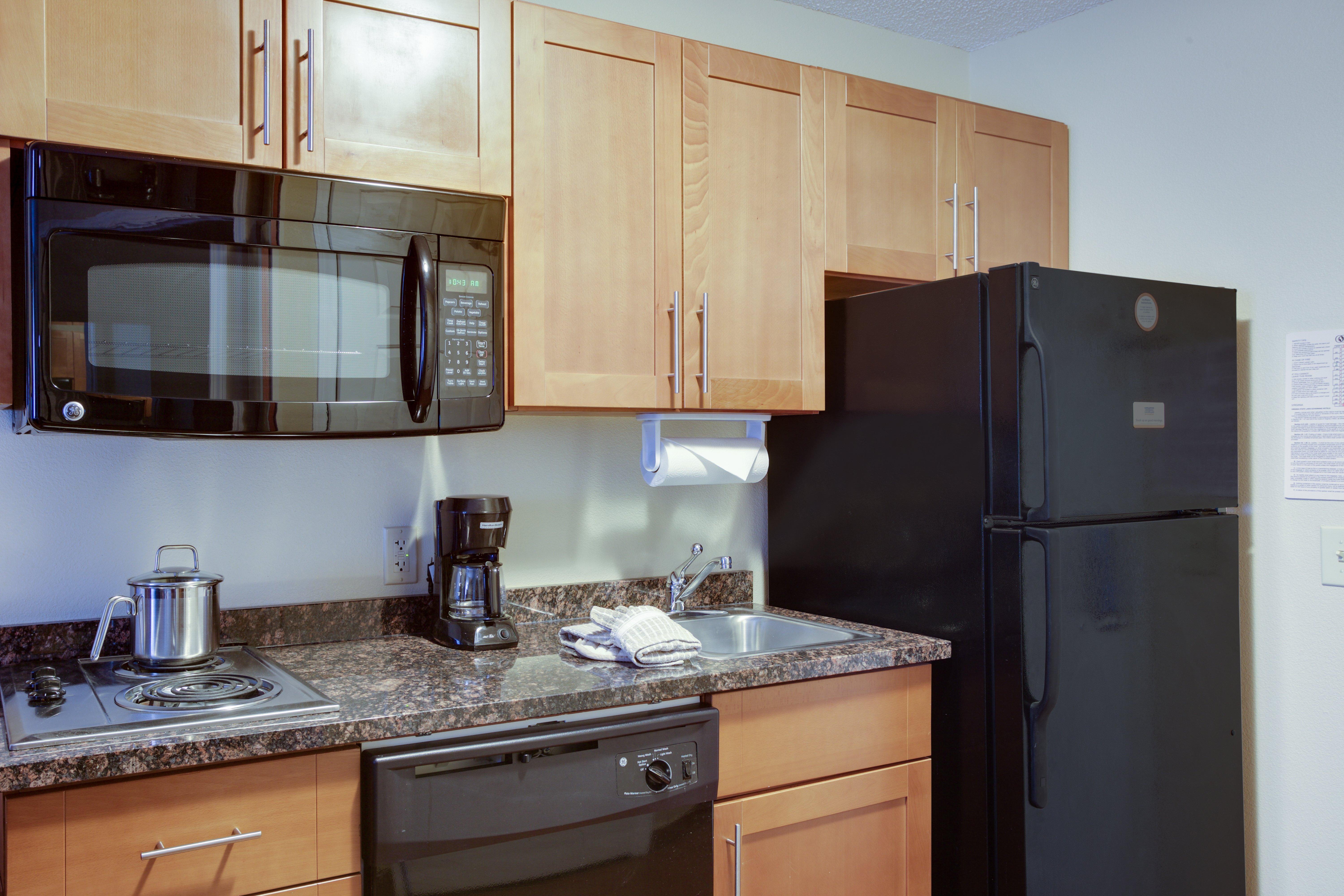 Candlewood Suites Richmond Airport By Ihg Сандстон Экстерьер фото