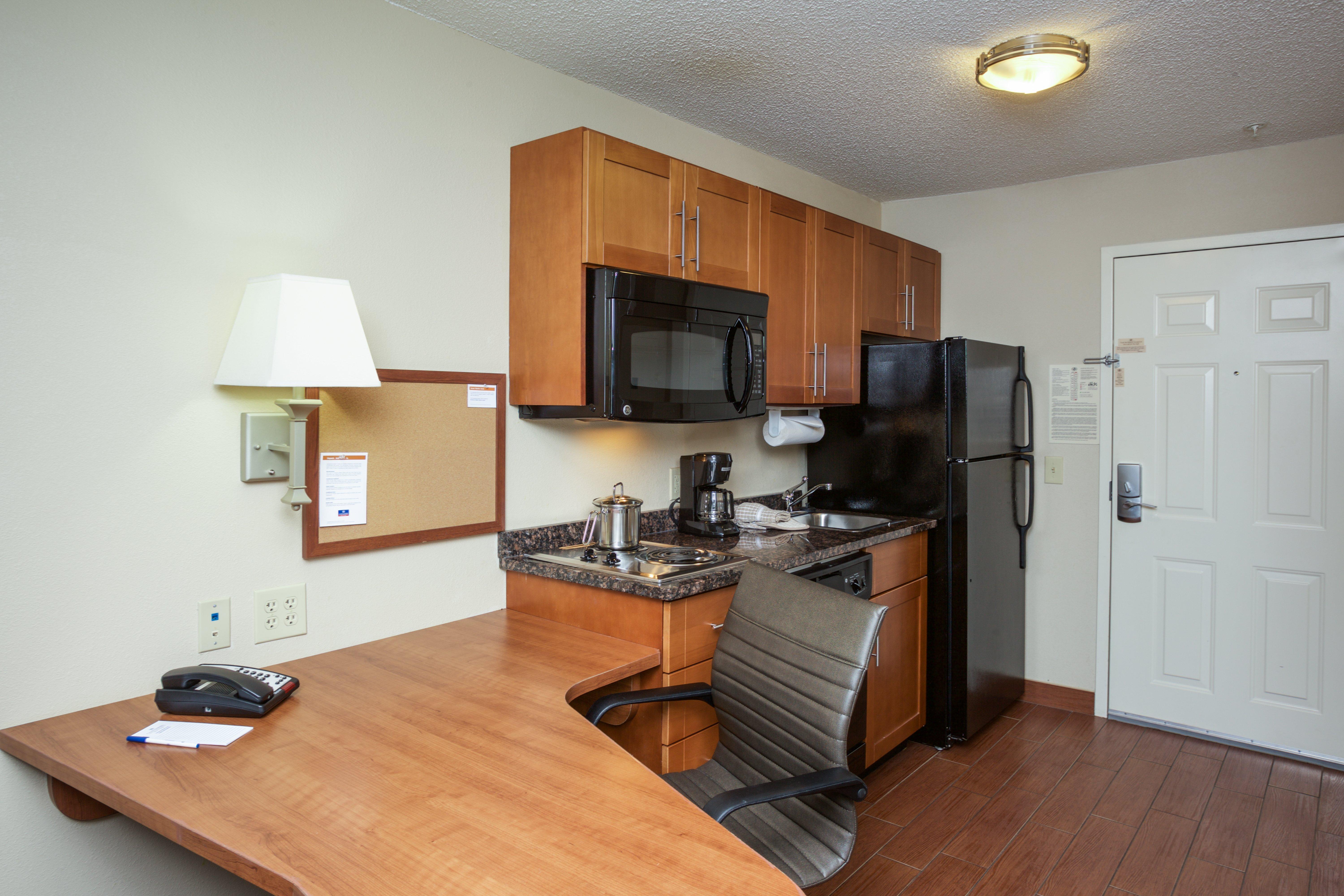 Candlewood Suites Richmond Airport By Ihg Сандстон Экстерьер фото