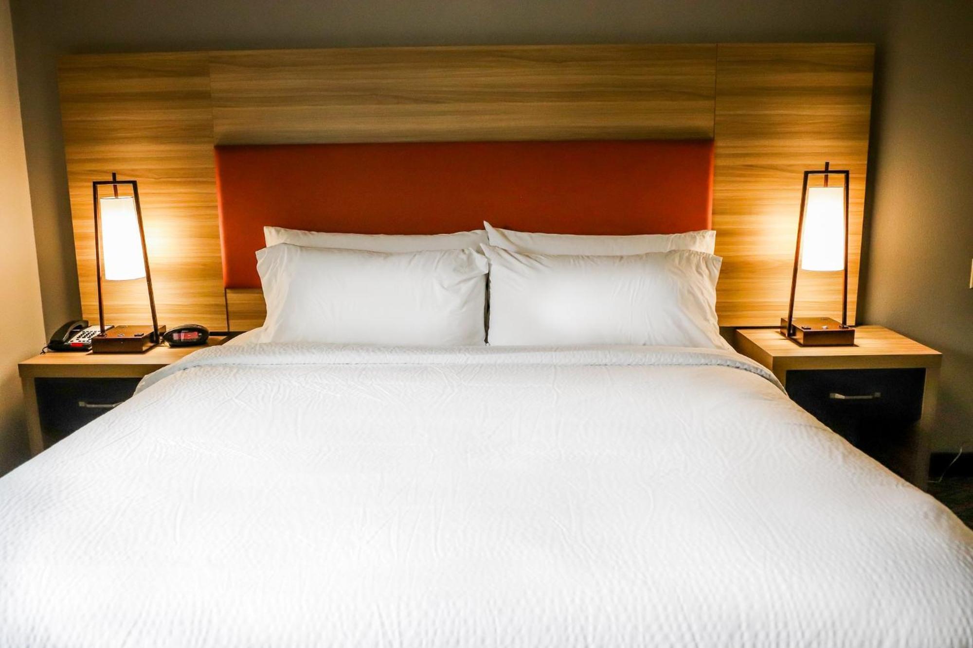 Candlewood Suites Richmond Airport By Ihg Сандстон Экстерьер фото