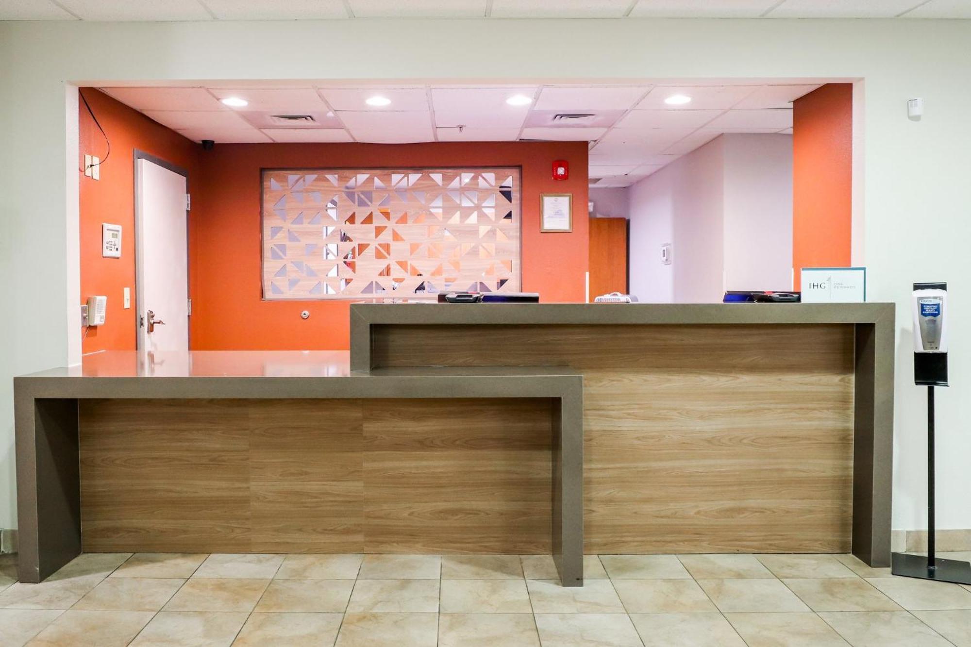Candlewood Suites Richmond Airport By Ihg Сандстон Экстерьер фото