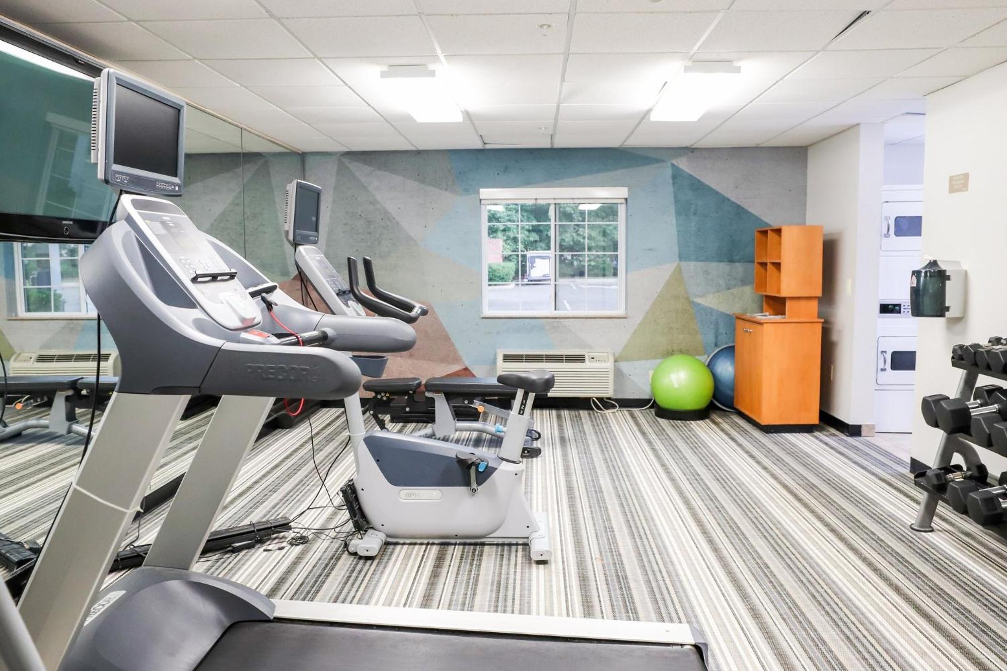 Candlewood Suites Richmond Airport By Ihg Сандстон Экстерьер фото