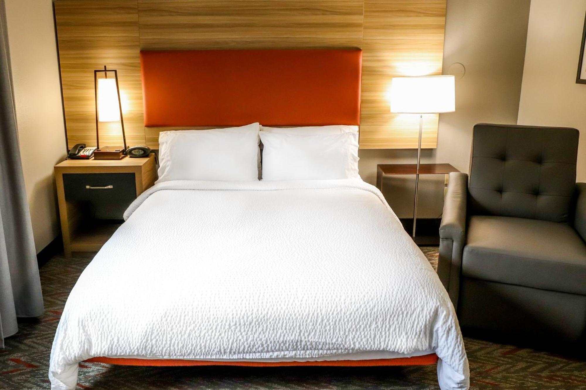 Candlewood Suites Richmond Airport By Ihg Сандстон Экстерьер фото